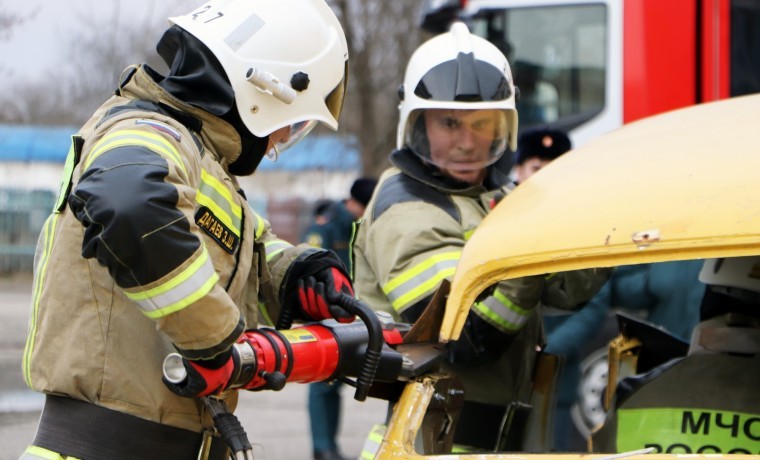 В Грозном прошел финал соревнований по проведению аварийно-спасательных работ при ДТП