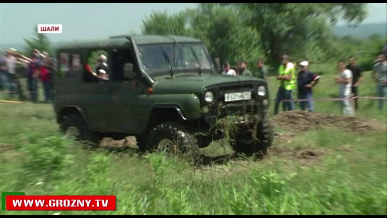 В Шали прошли межрегиональные соревнования по офф-роуду, приуроченные ко  Дню России - Главные новости