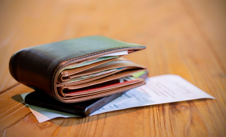 Средний размер зарплат в России вырос за год более чем на 10 тыс. рублей