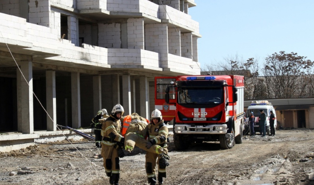 В Грозном отработали способы спасения людей при пожаре в многоэтажном доме