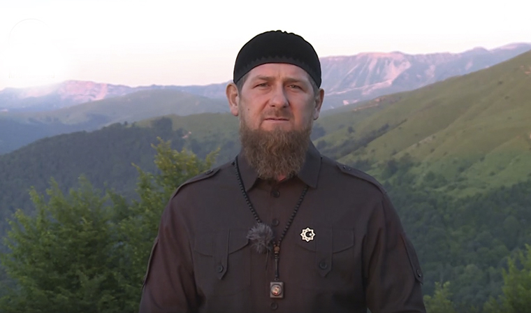 Рамзан Кадыров поздравил мусульман с праздником Ид-аль-Фитр