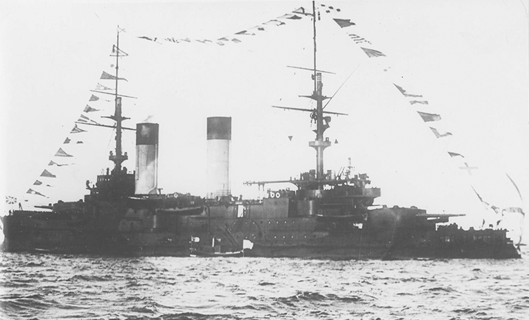 6 июля 1902 года в России спущен на воду эскадренный броненосец «Орел»