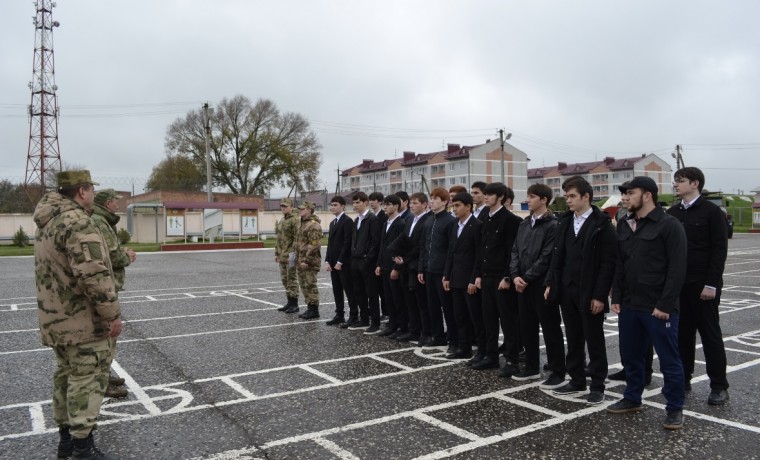 День призывника провели в отряде спецназначения Росгвардии в Шелковской