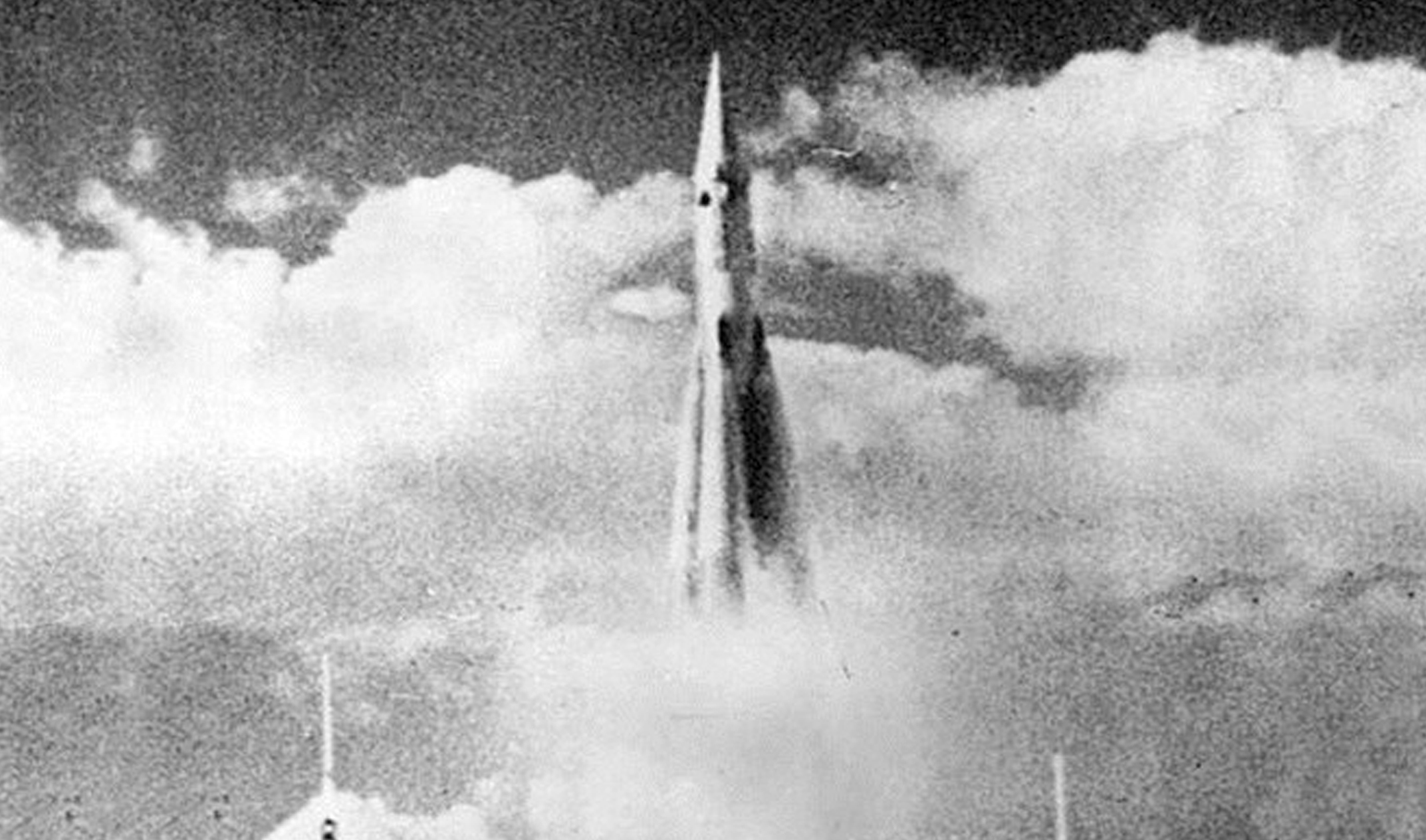 1957 год первый в истории. Межконтинентальная баллистическая ракета СССР 1957. Первая межконтинентальная баллистическая ракета СССР р7. Первая межконтинентальная баллистическая ракета (1957). Ракета Королева р-7.