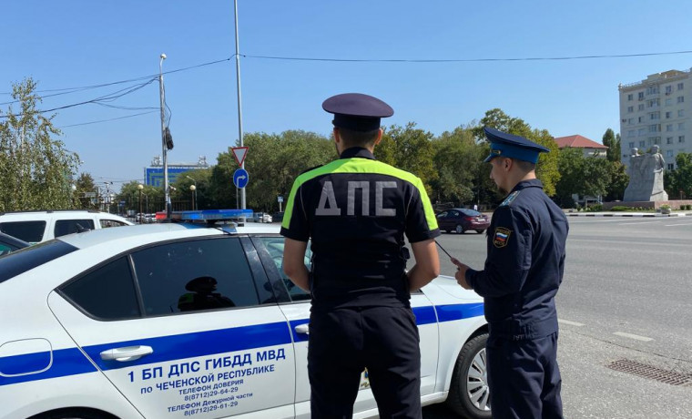 Более 4 млн руб. взыскали с водителей ЧР за проезд на запрещающий сигнал светофора