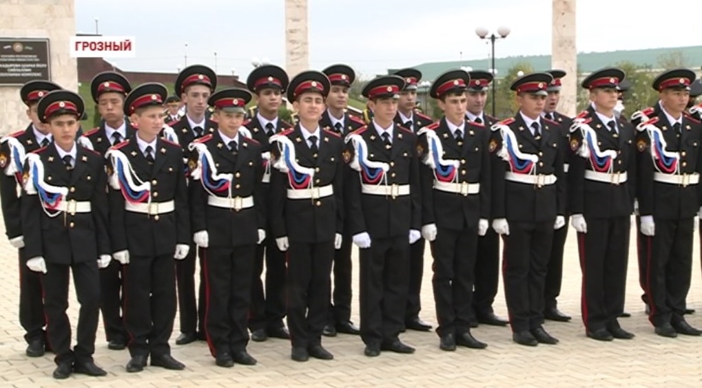 Первокурсники Грозненского военного училища дали торжественное обещание служить закону и порядку