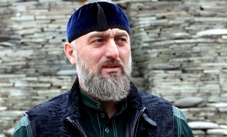 Адам Делимханов поделился выдержкой из своей книги, посвящённой Главе ЧР