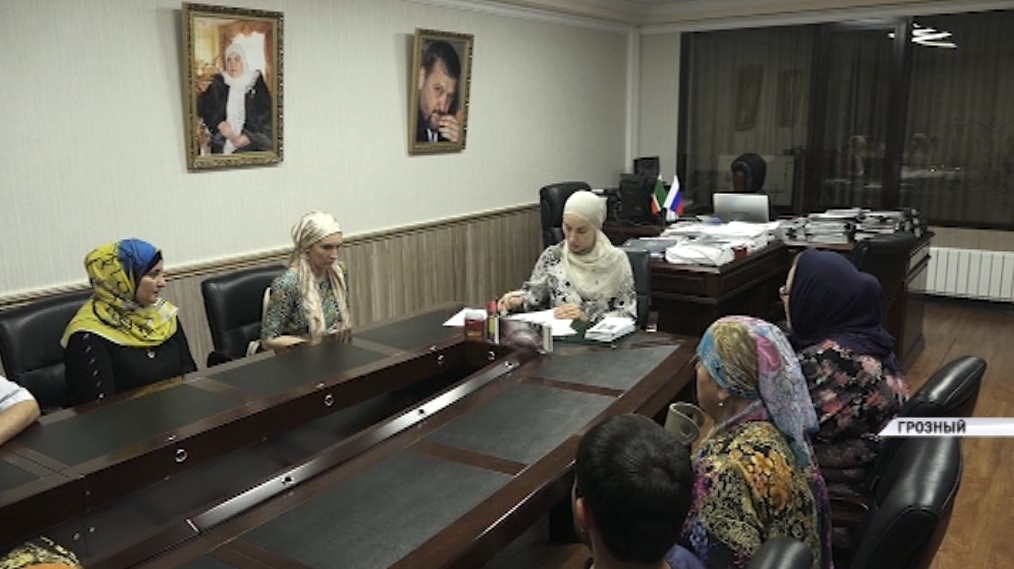 8 жителей Чечни получили финансовую помощь от фонда имени Кадырова