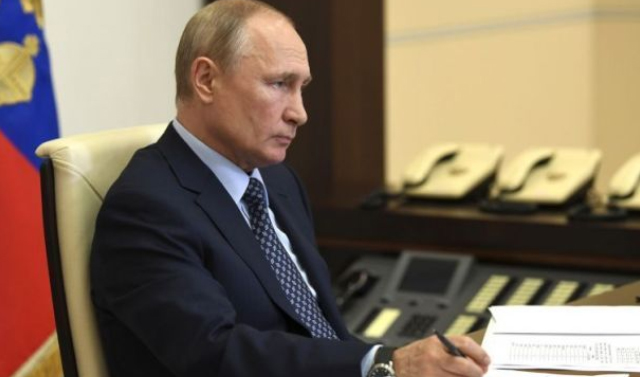 Владимир Путин поручил ликвидировать очереди в детсадах к концу года