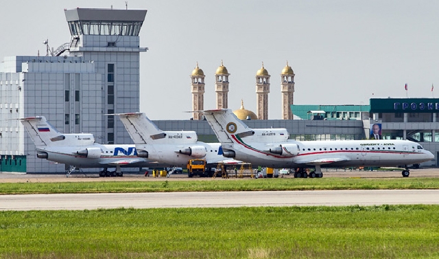 В Грозненском аэропорту начали ремонт взлетно-посадочной полосы