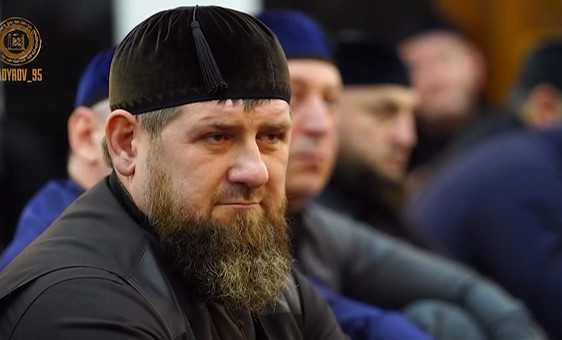 Рамзан Кадыров совершил рузбу в мечети им. дяди Пророка Мухаммада ﷺ