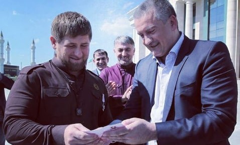 Рамзан Кадыров поздравил Сергея Аксенова и жителей полуострова с Днем воссоединения Крыма