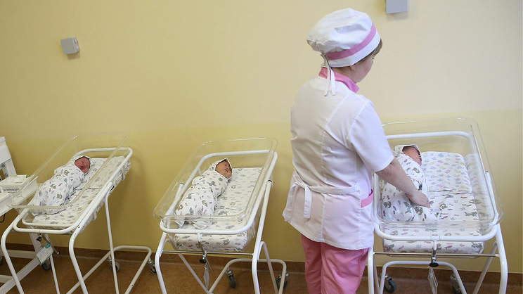 Минтруд РФ поддержит матерей, родивших до 30 лет двух детей