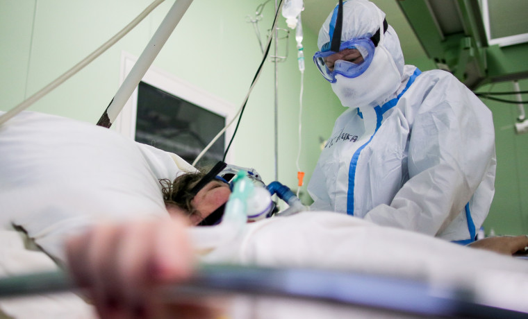 Впервые с начала пандемии в России от COVID умерли более 1200 человек
