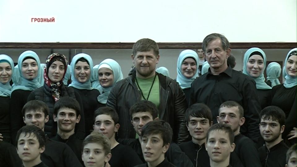 Рамзан Кадыров посетил репетиции ансамблей &quot;Нохчо&quot; и &quot;Даймохк&quot;