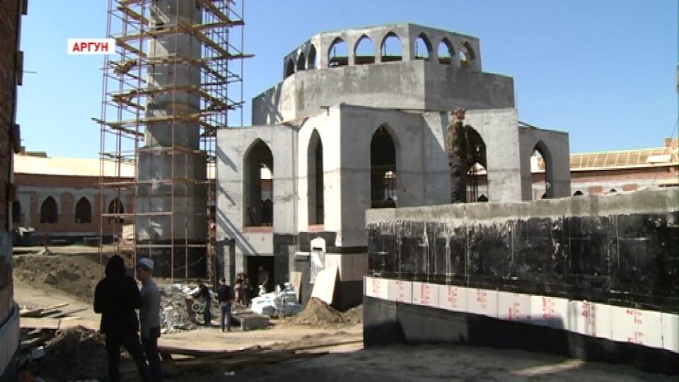 В Аргуне продолжается строительство пятой по счету школы хафизов