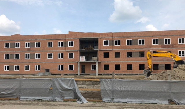 В Надтеречном районе продолжается строительство детского сада и поликлиники