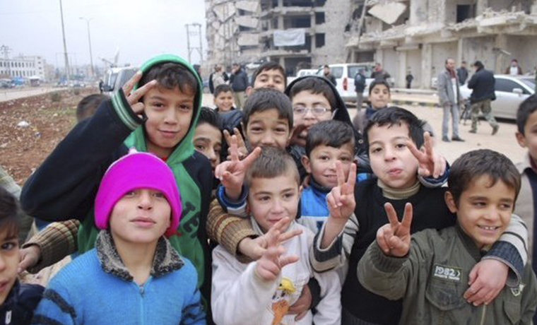 Депутаты Госдумы привезли подарки детям в Алеппо