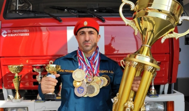 Пожарный из Чечни отбуксировал 19,5-тонный автомобиль на 20 метров