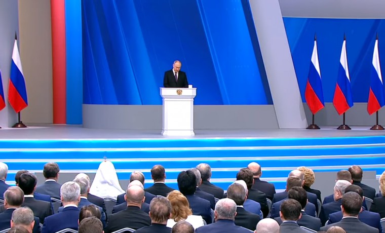 Президент России Владимир Путин обращается с ежегодным посланием к Федеральному собранию