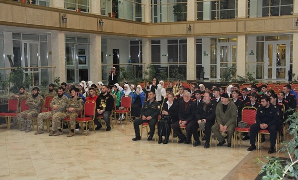 Военнослужащие ОГВ(с) приняли участие в Дне памяти «Отважной и гордой России сыны» в Грозном