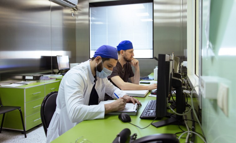 135 врачей трудоустроились в сельские медучреждения Чеченской Республики в 2025 году