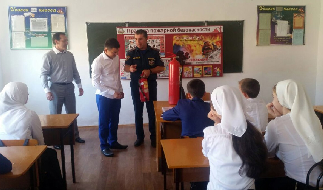 В школах Чечни прошли уроки по пожарной безопасности