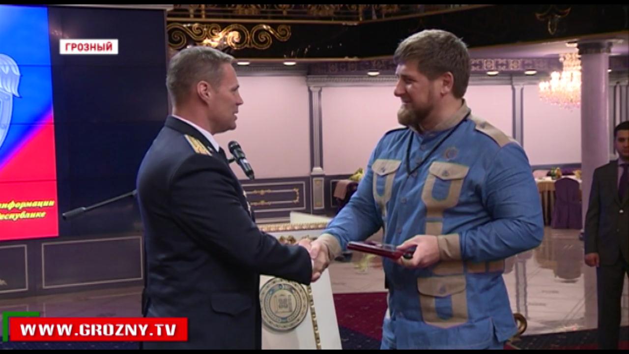 Глава Чечни наградил орденом Кадырова Игоря Павленко