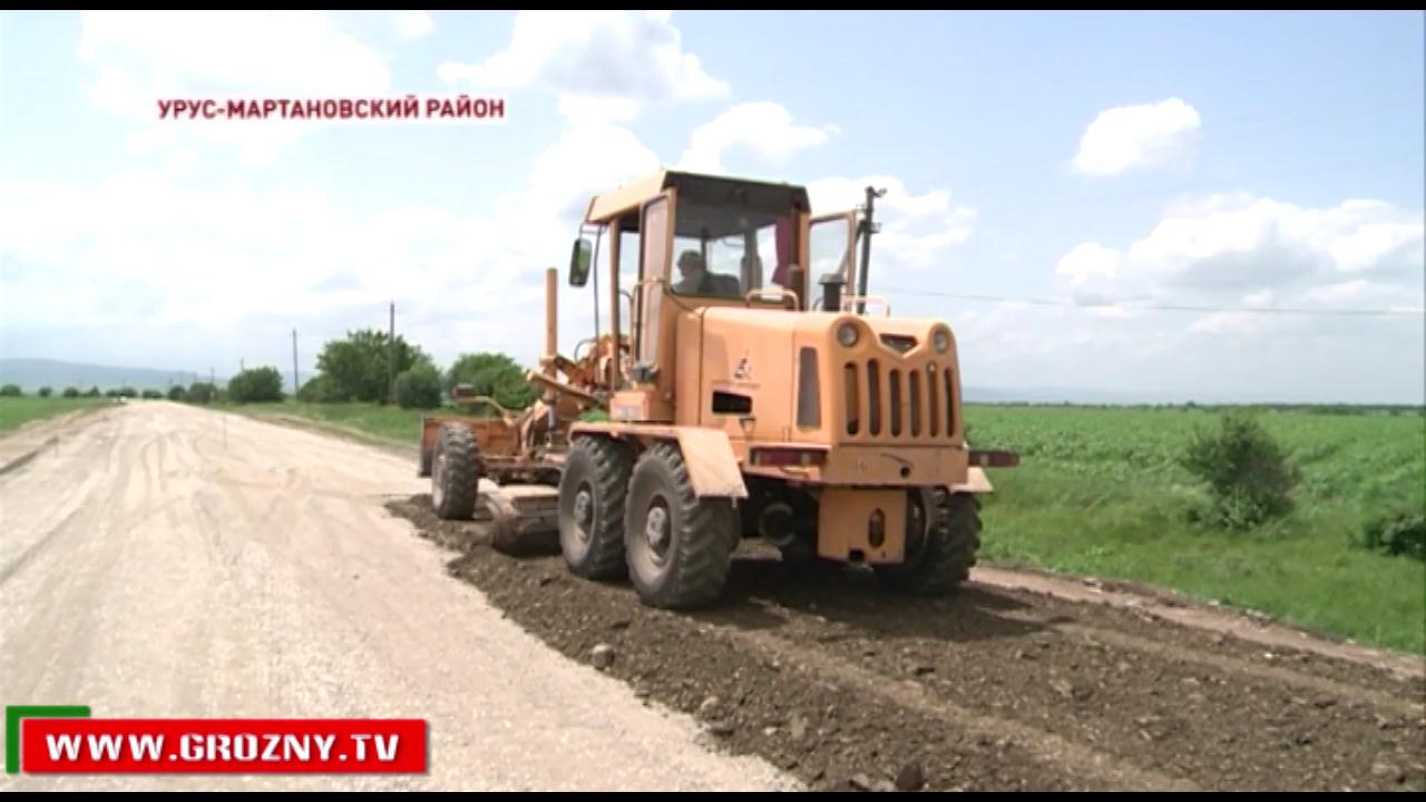 Автодорожники завершают ремонт межпоселковой трассы в Урус-Мартановском районе 