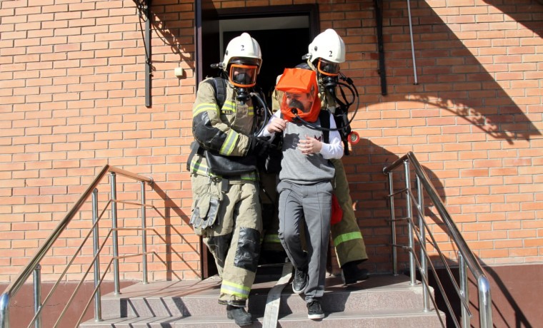 В ЧР с начала года сотрудники МЧС при пожарах спасли 112 человек