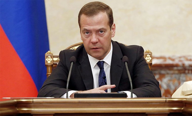 Дмитрий Медведев поручил подготовить план первоочередных мер в экономике страны