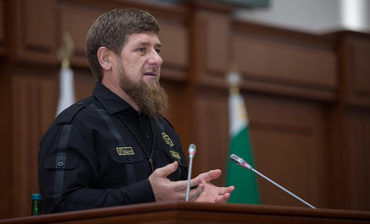 В Парламенте Чечни прошло торжественное собрание ко Дню народного единства 