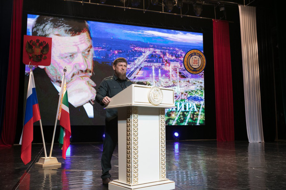 В Грозном состоялось торжественное собрание, посвящённое 10-й годовщине Дня мира