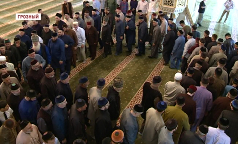 В мечети «Сердце Чечни» прошли религиозные обряды зикр и мавлид