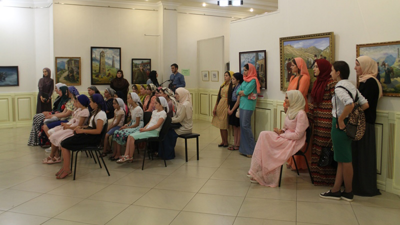 В Грозном открылась выставка мастера декоративно-прикладного искусства Алины Тесаевой