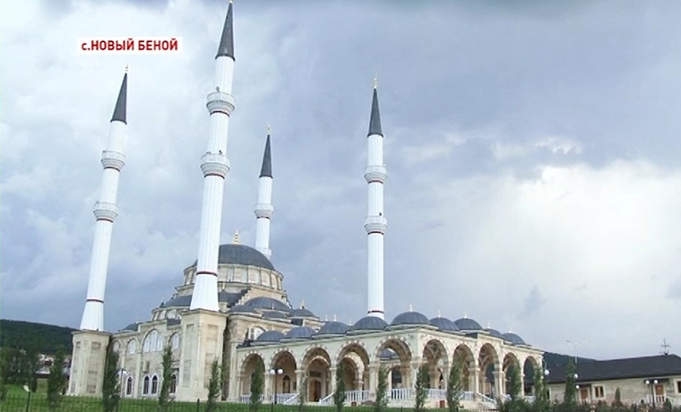 Десятки тысяч жителей и гостей республики стали участниками ифтара в мечетях Чечни