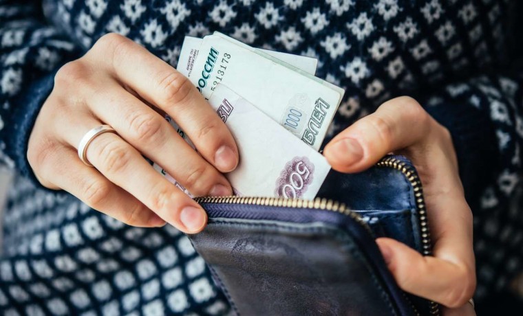 Впервые за полтора года объем наличных денег в обращении в РФ снизился