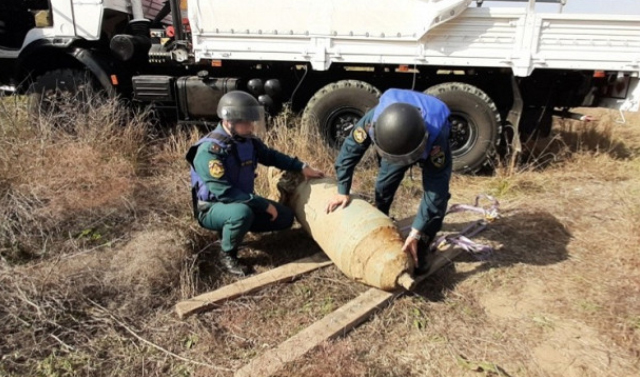 Специалисты МЧС обезвредили фугасную авиационную бомбу весом 500 кг на окраине Грозного