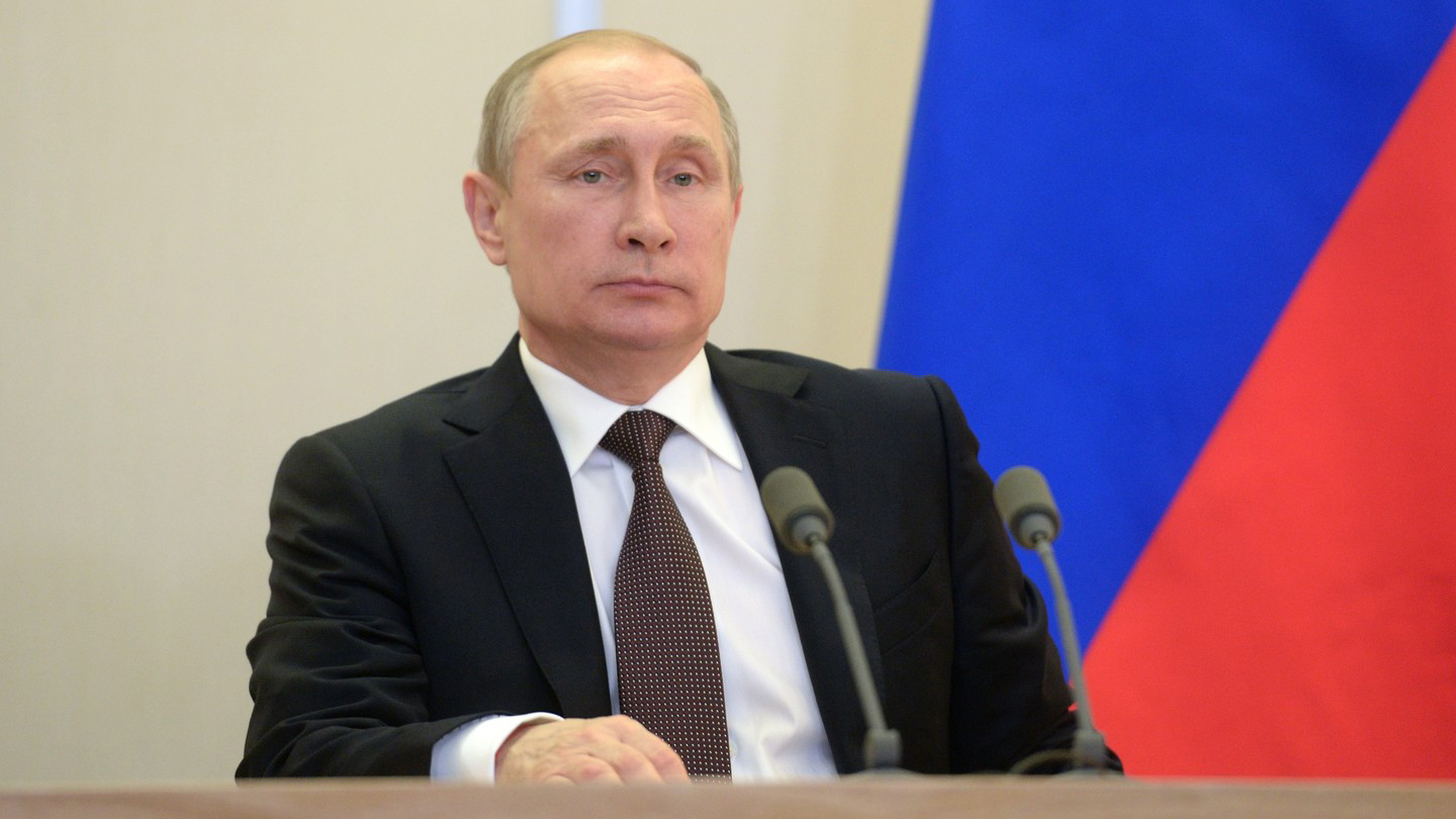 Владимир Путин поручил проверить обоснованность цен на лекарства