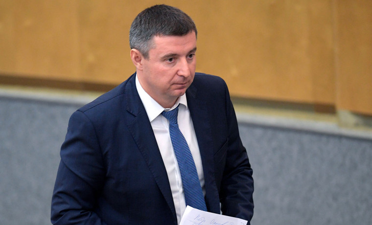 Примерно 98 тыс. работников предприятий в России находятся в простое