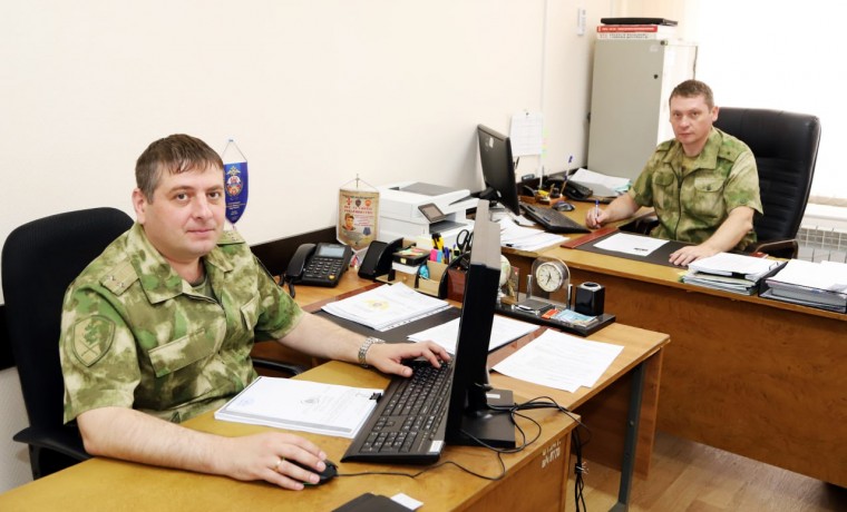 Военнослужащих кадровых подразделений Росгвардии поздравили в ОГВ(с)