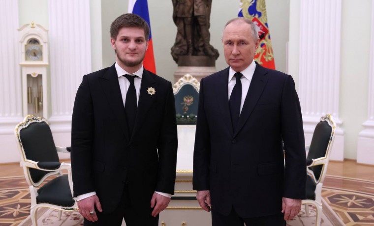 Владимир Путин провел встречу с внуком Первого Президента ЧР - Ахматом  Кадыровым - Главные новости