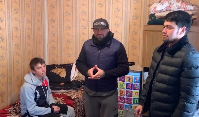 Рамзан Кадыров помог сироте инвалиду из Дагестана 