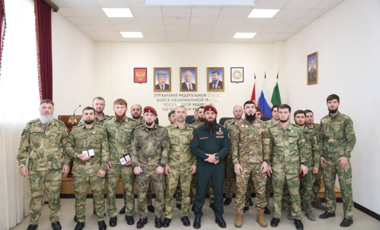 В Управлении Росгвардии по Чеченской Республике наградили отличившихся военнослужащих штаба