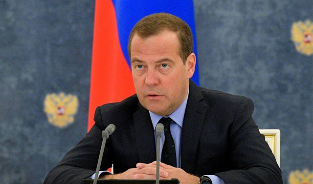 Медведев поручил Минтруду проработать вопрос о 4-дневной рабочей неделе