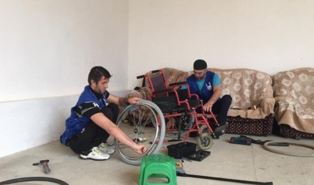 Волонтеры «ЕР» организовали выездную мастерскую по ремонту инвалидных колясок