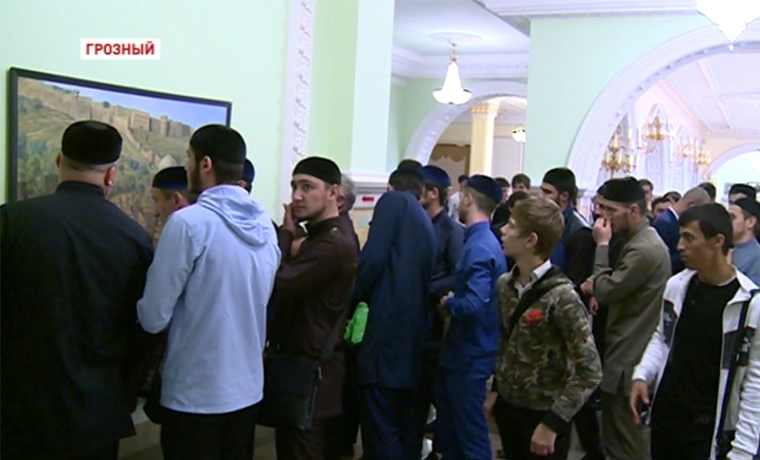 В Грозном открылась выставка картин, приуроченная к наступлению священного месяца Рамадан  