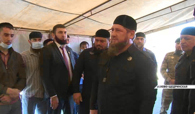 Глава ЧР вместе с соратниками посетил похороны Ахмеда Исраилова и Темирхана Беширханова