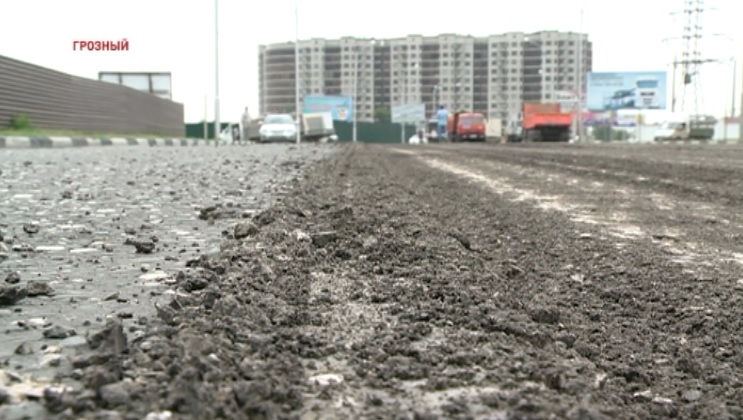 В Грозном ремонтируют дорожное полотно от площади «Минутка» до поселка Алды