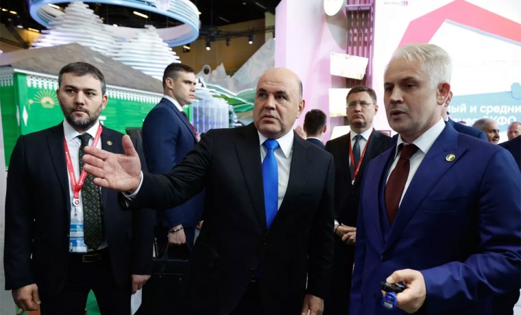 М. Мишустин осмотрел стенд Чеченской Республики на Кавказской инвестиционной выставке
